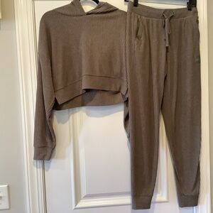 ALO Yoga Ribbed Lounge Set in Light Brown Cropped Hoodie And Pants Size Small
